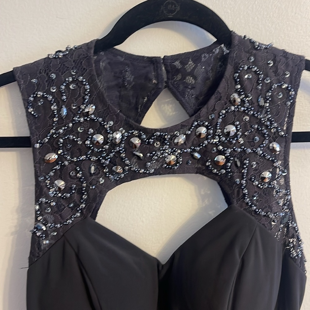 Cache Dress‎ - Picture 3 of 5